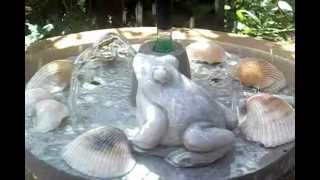 selbstgebauter Froschbrunnen als Wasserspeier Brunnen Frosch Frösche im Garten aus Betonwerkstein 2 [upl. by Beetner]