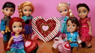 Valentines day 2021  Elsa amp Anna toddlers at school  Barbie is the teacher  heart crafts [upl. by Notlrak]