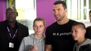 Wladimir Klitschko Live Hautnah 28052010 Limbecker Platz Essen Nrw 77 [upl. by Moir998]