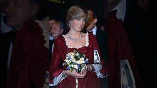 La princesa Diana llevaba un collar de diamantes que el rey de Arabia Saudita le regaló a la reina [upl. by Claresta]