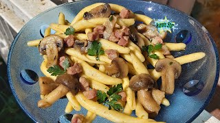 Ricetta pasta con funghi champignon e pancetta dolce senza panna [upl. by Shevlo]