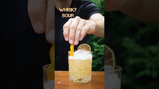 Whisky Sour cocktail drink httpsnaszatloczniaplproduktsok100cytryna3l [upl. by Guinevere]