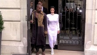 Crazy arrival for the Kardashian Jenner family at Balmain show in Paris [upl. by Anohr]