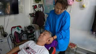 Awesome HeadtoToe Massage from a Chinese Barber Face Head Neck Chin Ear and Shoulder Massage [upl. by Xineohp258]