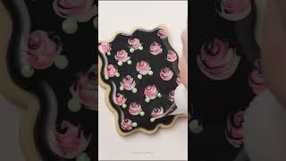 How I decorated a cookie with royal icing wet on wet flowers [upl. by Cloutman524]