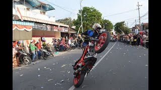 Motor Bisa Akrobat di Karnaval Desa JajagPenonton KagumCarnival 17 Agustus 2018 HUT RI Ke 73 [upl. by Aeslahc]