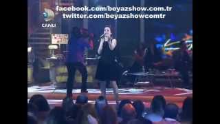 Irem Sak Sürünüyorum Beyaz Show 2 Mart 2012 Kral Muzik [upl. by Ennayt]