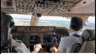 Cockpit View Landing BOEING 747400 Chicago OHare [upl. by Brothers]