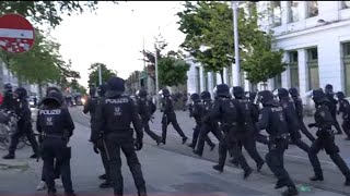 Straßenschlacht mit Polizei in Wien [upl. by Nikolos658]