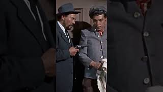 Cantinflas Confronta A Los Asaltantes  El Analfabeto 1961  Now Español shorts [upl. by Salene]