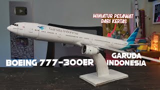 Membuat miniatur pesawat Garuda Indonesia Boeing 777300ER dari kertas  papercraft [upl. by Wohlert]