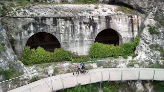 Der quotschwebende Radwegquot bei Limone sul Garda [upl. by Auhsot]