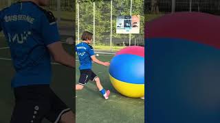 Lattenschießen mit RiesenWasserball Versuch von Oke YouTubeCreatorCommunity [upl. by Ario949]