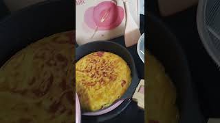 Frittata di spaghetti in una pentola fantastica giftsforher yutubeshortsgiftsyoutubersyoutubers [upl. by Kinom]