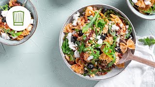 Italienischer Nudelsalat mit getrockneten Tomaten und Schafskäse  Chefkoch [upl. by Fronniah]