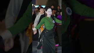 Beautiful Tibetan woman dancing Wengmu Beautiful Tibetan song [upl. by Lovel]