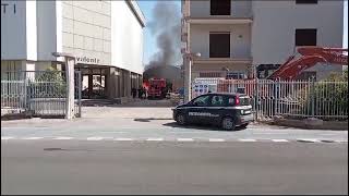 Incendio nellarea del Mobilificio Valente a Bisceglie [upl. by Hpseoj563]