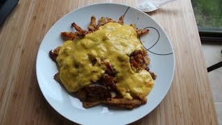 Vegan Chili cheese chips with chili con carne chili sin carne and vegan cheese [upl. by Latsyek]