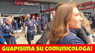 Fans enloquecen con Alice Hedworth comunicóloga de Checo Pérez en pit walk del GP de México 2024 [upl. by Siaht]