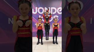 Haha Aunty jadi Kangguru juga kan  dance twins funny cute shorts [upl. by Aniroc]