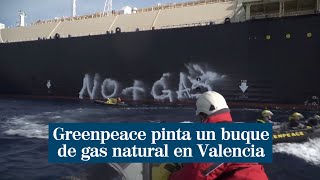 Greenpeace pinta un buque de gas natural que entraba en Sagunto [upl. by Akino]