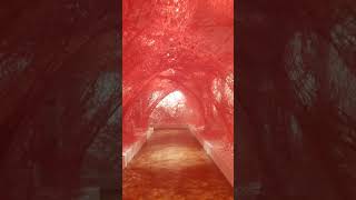 passage dans le tunnel de loeuvre de Chiharu Shiota Musée des tapisseries AixenProvence 2024 [upl. by Sela]