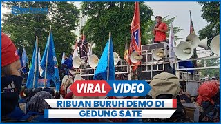 Ribuan Buruh Demo di Gedung Sate Bandung Tolak UMK Versi Pemerintah [upl. by Adnocahs]