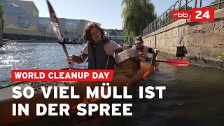 Freiwillige fischen Müll aus der Spree [upl. by Ardnuhsor]