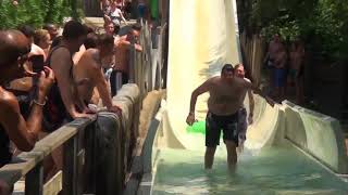 INSANE Water Slide Wipe Out Twin Peaks Caneva Aquapark Water Park Italy [upl. by Appel723]