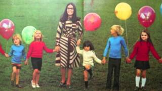 Nana Mouskouri  Un nharicot dans loreille 1972 [upl. by Diaz485]