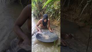 Wow viral‼️ Lucky man finds rich gold mine location viralshorts goldrush treasurehunt emas [upl. by Ramalahs823]