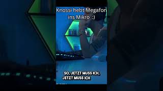 Knossi hebt Megafon ins Mikro D [upl. by Reldnahc]