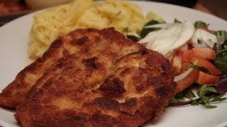 Kotlet z piersi kurczaka podany z puree limonkowym KitchenBook [upl. by Skippie918]