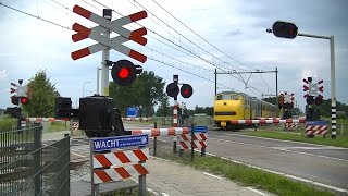 Spoorwegovergang Sint Joost  Dutch railroad crossing [upl. by Champagne56]