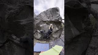 Boulder en la Araucania quotLo arruinastequot V6  Hans blackpapions bouldering bouldermania escalada [upl. by Arihaj]