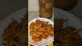 Crispy Aloo K Pakoray 😋 yummy crispy pakora simple recipe homemade food viral short shorts [upl. by Cordi446]