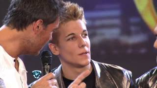 Showmatch 2012  Dos Alexander Caniggia en la pista de Showmatch [upl. by Alleahcim207]