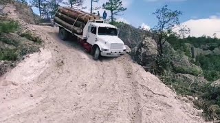 Esto se vive en la sierra  camiónes troceros [upl. by Weinreb606]