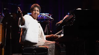 Aretha Franklin  I Will Always Love You Tribute To Whitney Houston [upl. by Knighton]