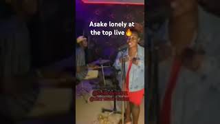 Asake lonely at the top live asakemusic afrobeatslive djrobitonzz [upl. by Ltihcox]