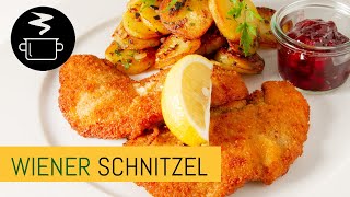 Klassisches Wiener Schnitzel mit Bratkartoffeln [upl. by Arihaj]