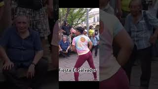 Moviendo el atol de elote 🕺🥳 baile viralvideo plazalibertad [upl. by Jona481]