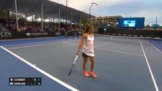 Maria Sakkari Keeps The Crowd Entertained While Waiting For Cornet Crowd starts Ole chant [upl. by Cobbie]