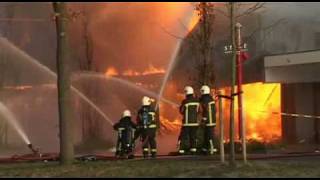 Grote brand in winkelcentrum Musselkanaal [upl. by Eleaffar]