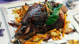 Recette  Cuissot de chevreuil de Noël aux épices douces et légumes confits [upl. by Latt]