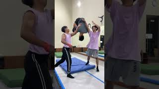 Latihan backflip lagi backflip practice gymnastic acrobaticclass gohujan gohujanclass [upl. by Maurilia]