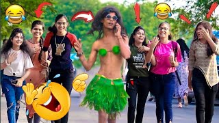 urfi javed brother La La Le Le La Song  Walking Ladies Style 🤭😂 Epic Reaction prank  Prank Video [upl. by Yelrebma]