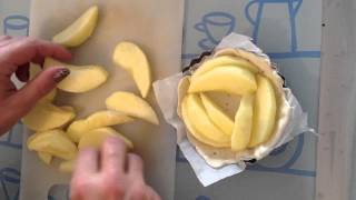 Faire des tartelettes aux pommes  Tarte aux pommes miniature [upl. by Arrais299]