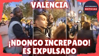 BERTRAND NDONGO ES INCREPADO Y EXPULSADO DE LA MANIFESTACIÓN DEL AYUNTAMIENTO DE VALENCIA [upl. by Lilybelle]