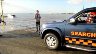 Vehicles stranded by incoming tide in Burnham BurnhamOnSeacom [upl. by Arst]